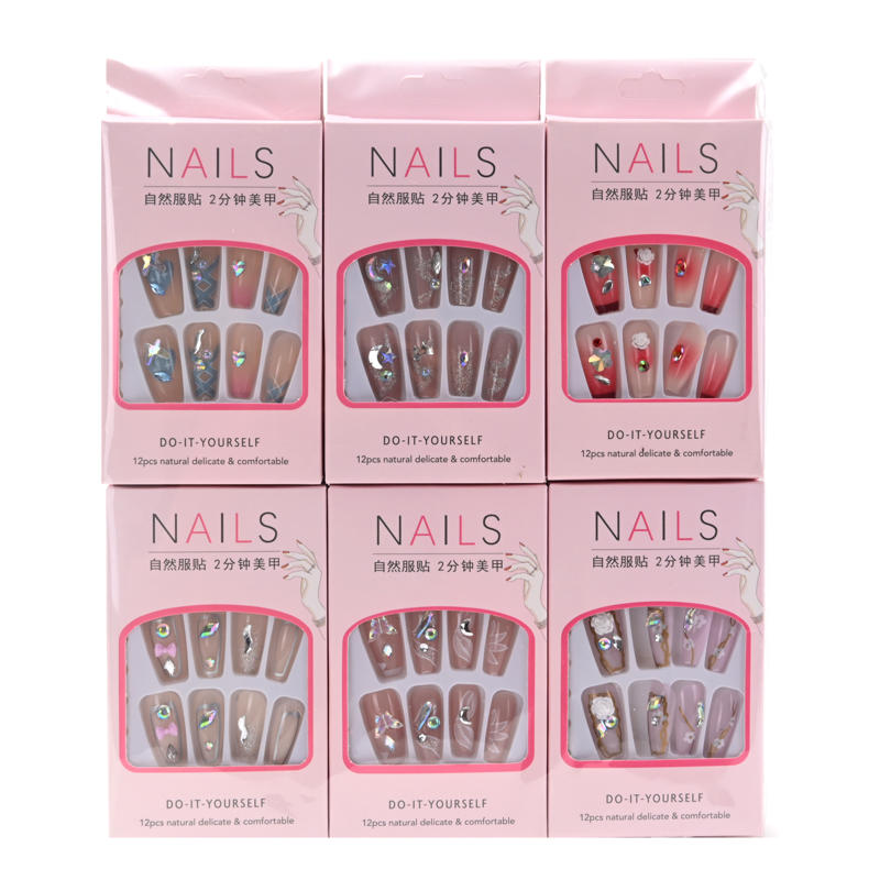 Set de uñas postizas decoradas